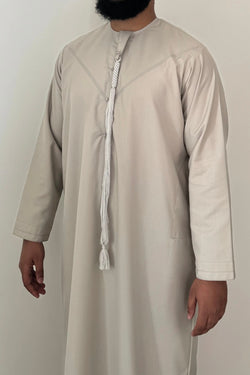 Collection of Oat Cream Emirati Thobe | Emirati Style Thobe | Al-Layth in a gallery layout