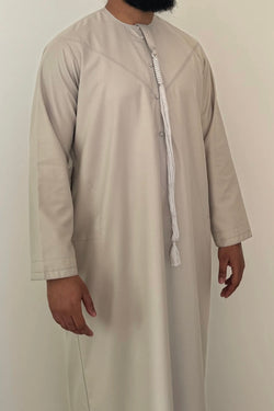 Collection of Oat Cream Emirati Thobe | Emirati Style Thobe | Al-Layth in a gallery layout